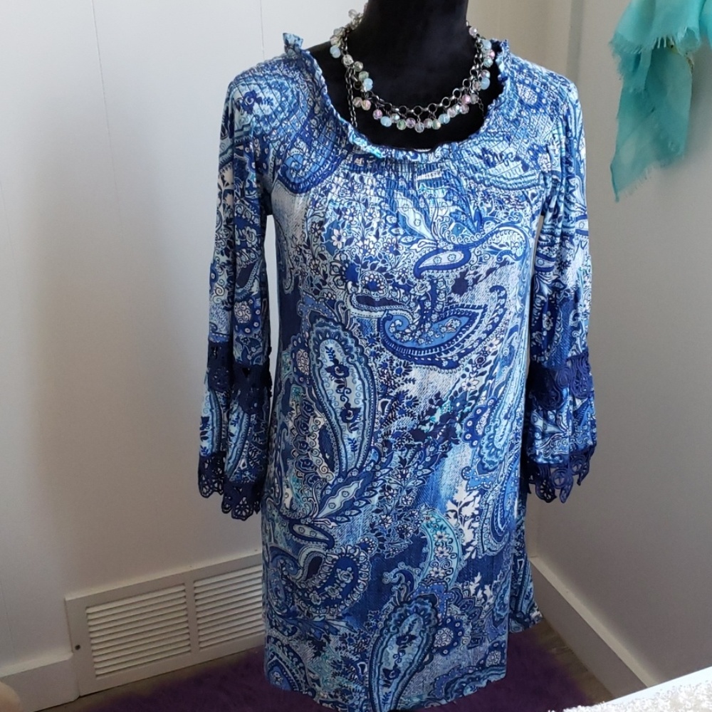 Off shoulder bell sleeve patterned dress
